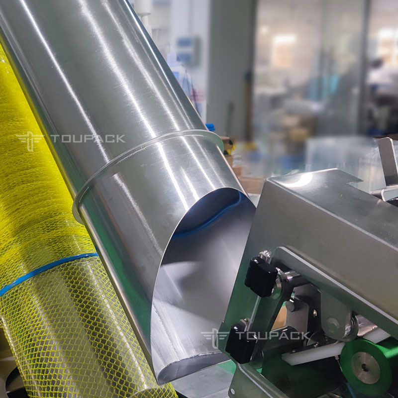 Volledig automatische netzakverpakkingsmachine voor aardappelgroenten mesh zakverpakkingsmachine