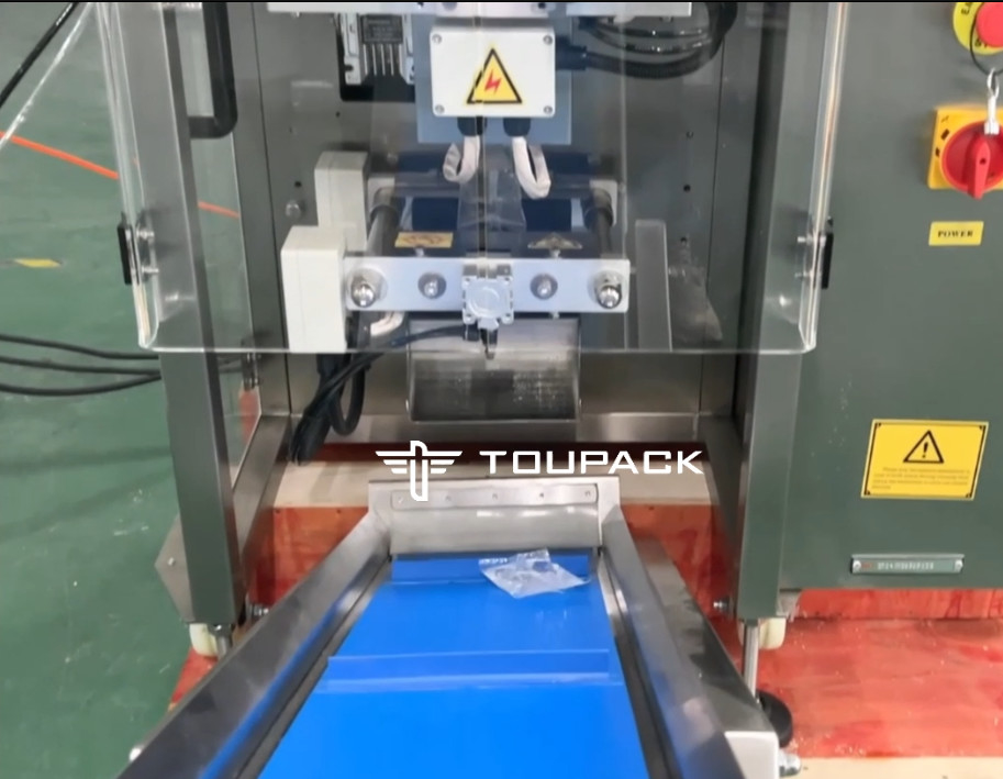 Op maat gemaakte professionele vierzijdige zegelzakken zaagtandzak melk sap kleine zak water vloeistof weeg- en verpakkingssysteem