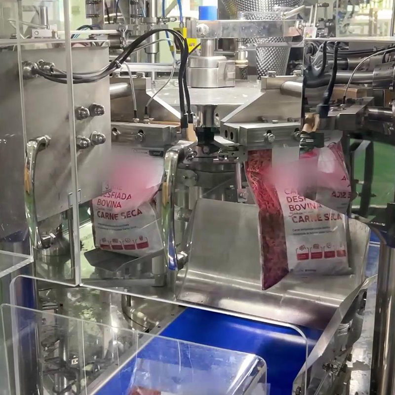 Op maat gemaakte efficiënte gedehydrateerde rundvlees Nuggets kwantitatieve zakken verpakkingsmachine klaar om te eten voedsel rundvlees Multihead Weiger