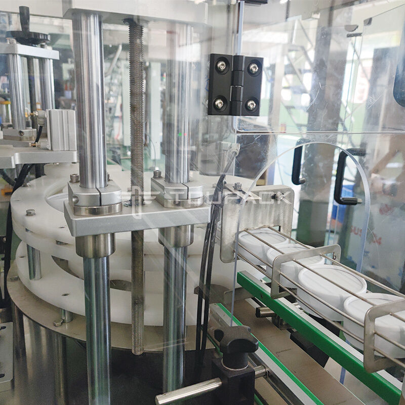 Hoge nauwkeurigheid gedroogde pruim granule plastic fles verpakkingsmachine lijn voor snoep popcorn snack pot vulmachine